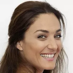 芭莎·可魯卡雅 飾演 Zehra