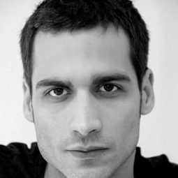 拉烏·普利托 飾演 Leo Leiva