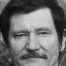 Maurice Barrier - One Woman or Two演員 飾演Le maire