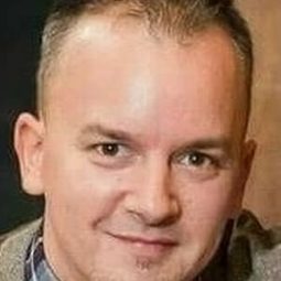 羅伯特·奧利維里 飾演 Kevin