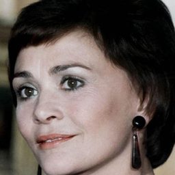 Danièle Delorme 飾演 Guichetier de la gare