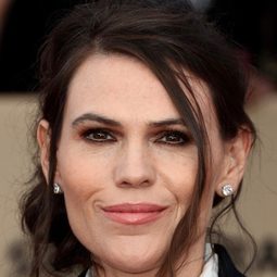 姬雅迪科 - 我為君狂演員 飾演Nurse