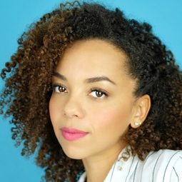 Zarrin Darnell-Martin 飾演 Attending Doctor