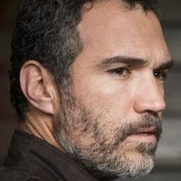 薩爾瓦多德爾索拉 飾演 Fernando