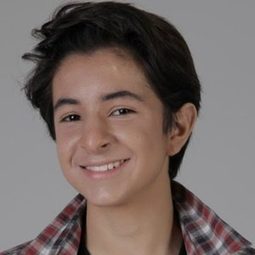 Felipe Volpato 飾演 Traquinas (voice)