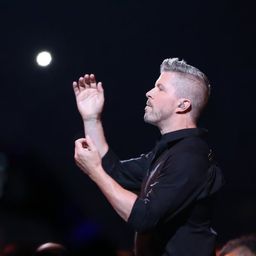 Edwin Outwater 飾演 Self