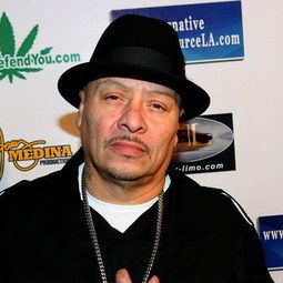 Kid Frost 飾演 T-Bone (voice)