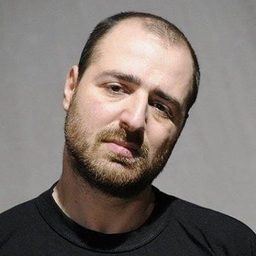 Kote Tolordava 飾演 Ilya