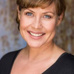 Sarah McLeod 飾演 May Belle (uncredited)