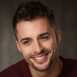 Pedro Rudolphi 飾演 Curro