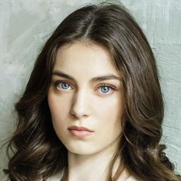 安娜瑪莉亞華桃露薇 飾演 Sygrid