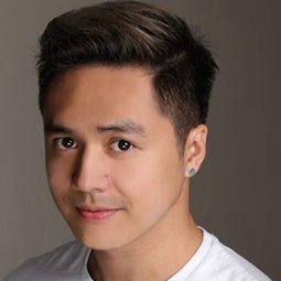山姆·康塞普西翁 飾演 Alex