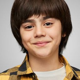 Metehan Parıltı 飾演 Aslan