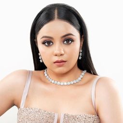 Tarjanee Bhadla 飾演 Meghna