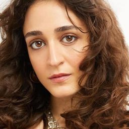 艾達·阿卡琳 飾演 