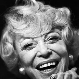 Sigrid von Richthofen 飾演 Fräulein Mayr