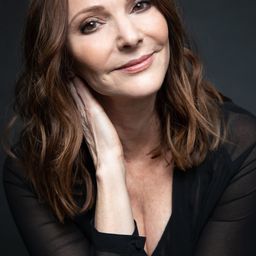 Rebecca Lines 飾演 Meghan