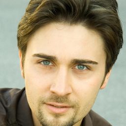 Elvin Dandel 飾演 Martin Van Trier