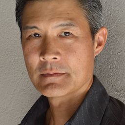 Bruce Locke 飾演 Shang Tsung