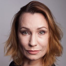 Olga Tumaykina - 冒牌教練演員 飾演Dalinska