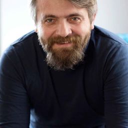 Alin Panc 飾演 Traian