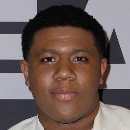 克利歐·艾佛瑞治 - 流星射手演員 飾演Sian Cotton