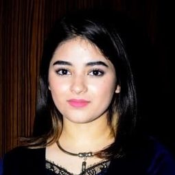 薩伊拉華森 - 打死不離歌星夢演員 飾演Insia