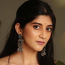 Deeksha Joshi 飾演 Sneha