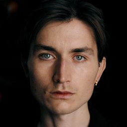 古斯塔夫·林德 - 荒蕪之地．應許之心演員 飾演Anton Eklund