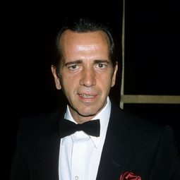 Robert Sacchi 飾演 Self - Actor and Historian