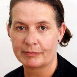 Jo Wheatley 飾演 Crazy Woman