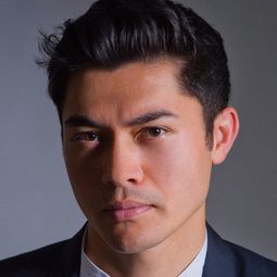 亨利高定 飾演 Hu (voice)