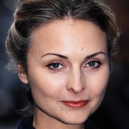 Joanna Kanska 飾演 Tamara