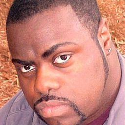 Wendel Calvert 飾演 Two Horns (voice)