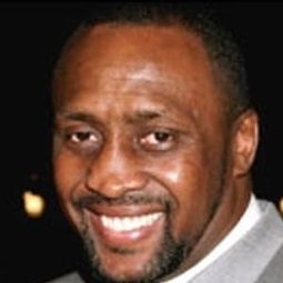 Thomas Hearns 飾演 Self