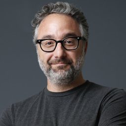 Paul Schackman 飾演 Web Dixon