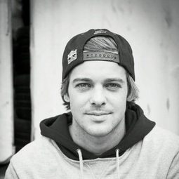 萊恩·謝克勒 飾演 Self