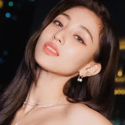 Park Ji-hyo 飾演 Self