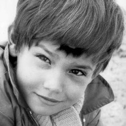 Mehdi El Glaoui 飾演 André