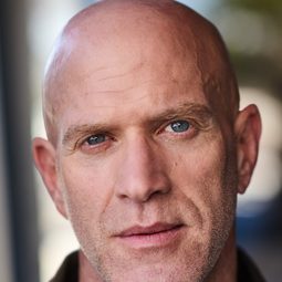 Bruno Gunn - 重拳迎擊演員 飾演Tony