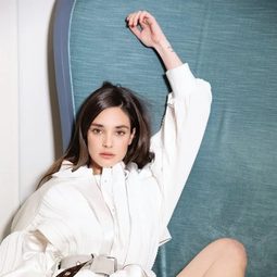 依莉娜·傅那利 - 阿瑪菲豔陽天演員 飾演Rebecca