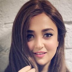 Monali Thakur 飾演 Herself (Cameo)