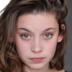 Mara Taquin 飾演 Daïna (voix)