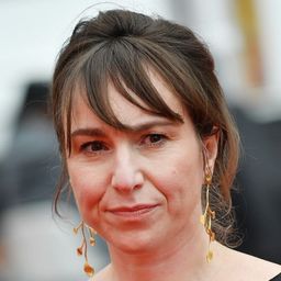 Claire Bodson 飾演 Gina