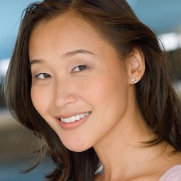 Benita Ha 飾演 Therapist