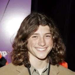 Nikita Hopkins 飾演 Roo (voice)