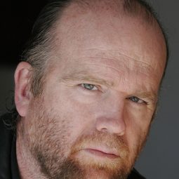 湯瑪斯·F·達菲 - 雙妹奪郎記演員 飾演Michael Fancher