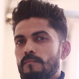 Faraz Khan 飾演 Vinay