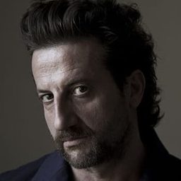 Gennaro Diana - 喬凡娜的爸爸演員 飾演Poliziotto