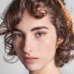 María Caballero 飾演 Salima